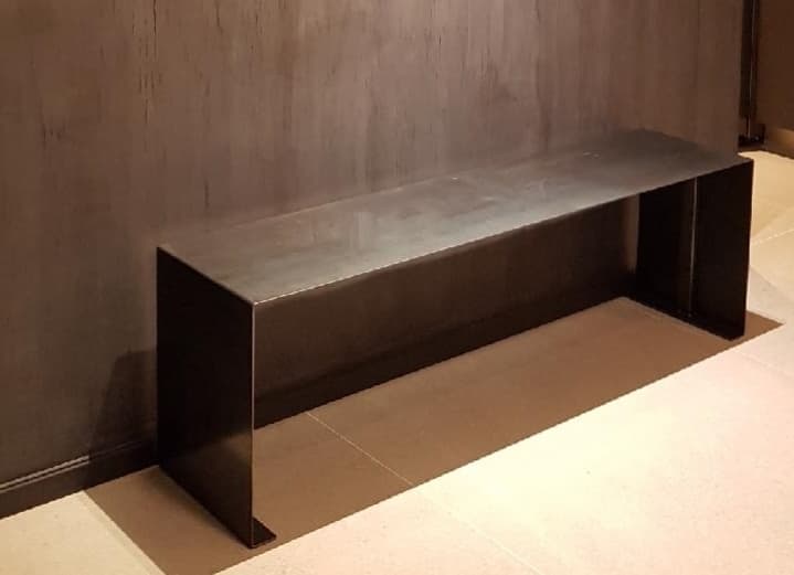 Banc design de qualité sur mesures en métal "ULTIMO"
