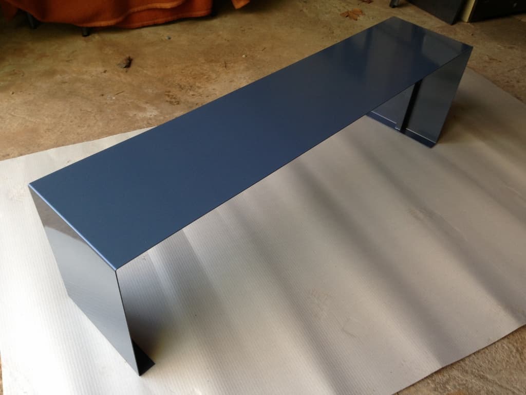 Banc design sur mesures en métal thermolaqué "ULTIMO"