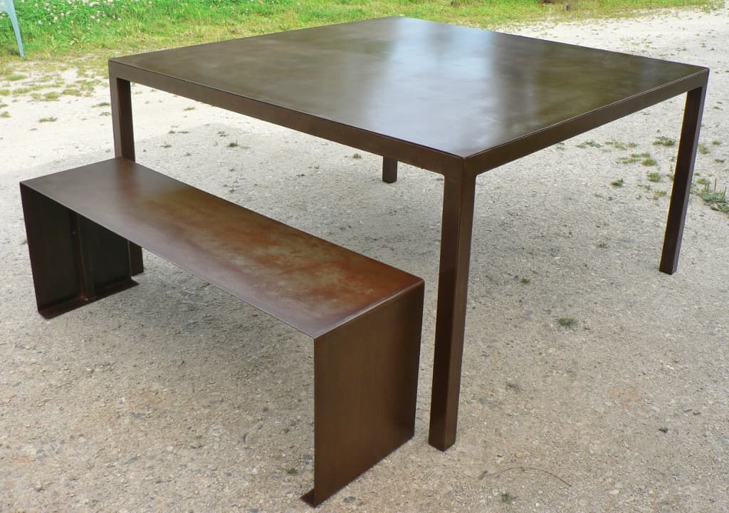 Banc design contemporain en métal patiné fleur de rouille avec table repas carré "ULTIMO"