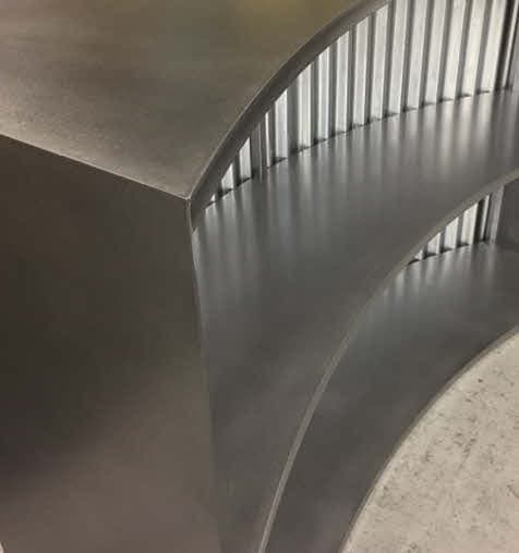 détail du Comptoir Courbé "GRAND LUXE" en métal brossé