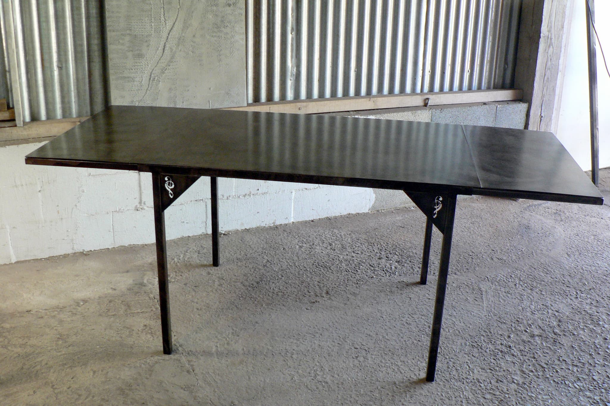 Table à manger extensible "Beni" en métal patiné