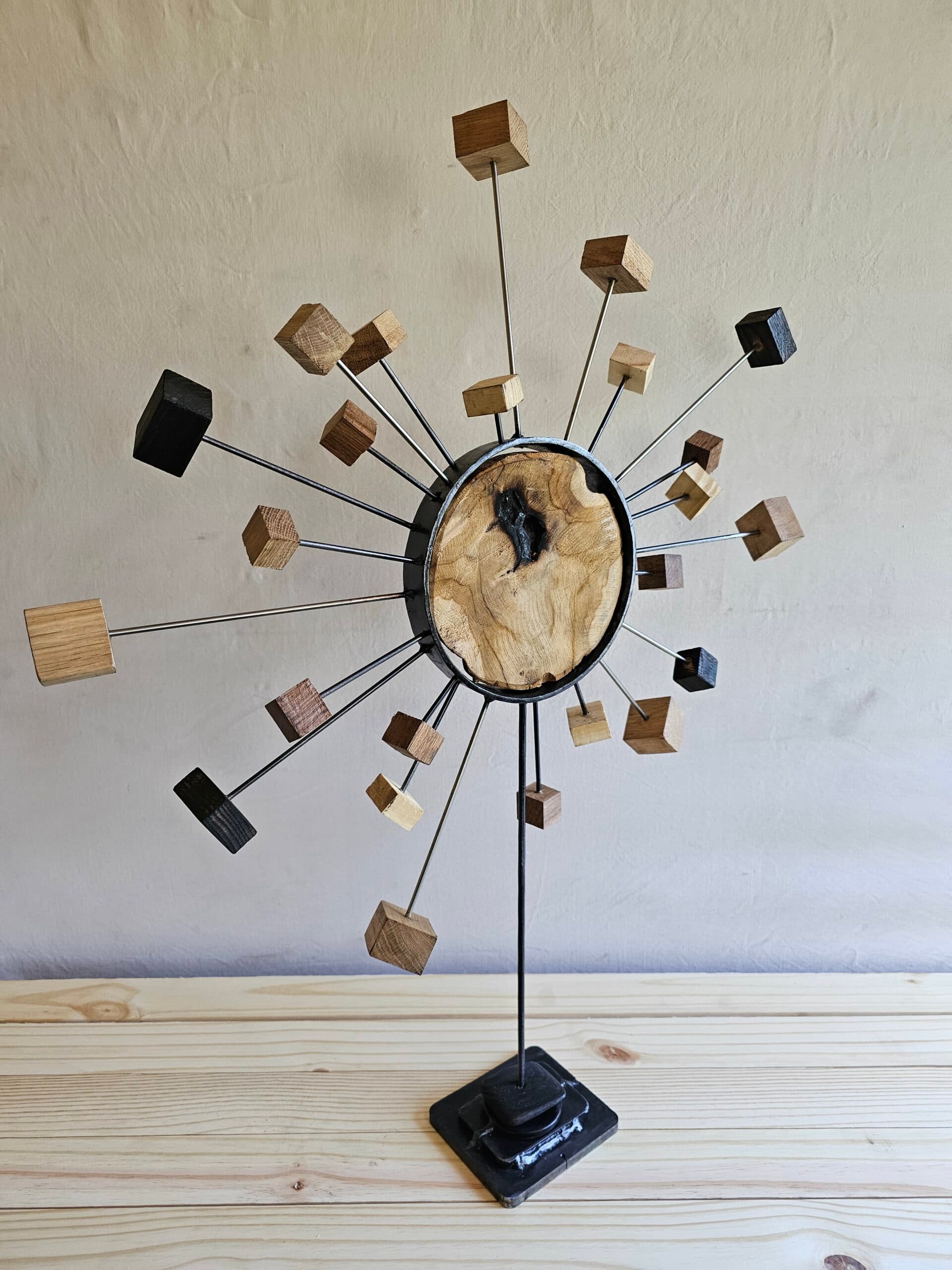 Sculpture "le portail du monde des bois"