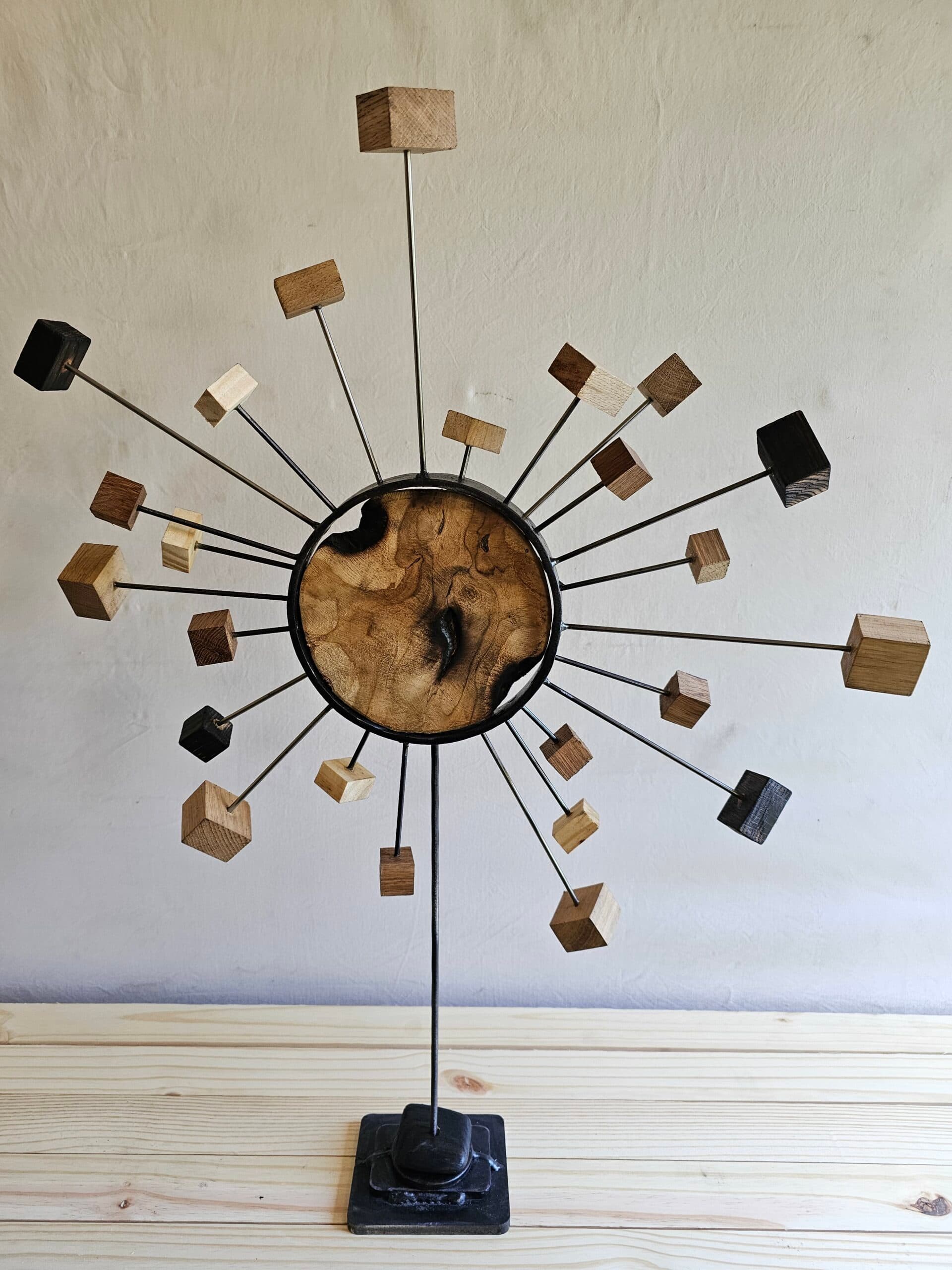 Sculpture "le portail du monde des bois"