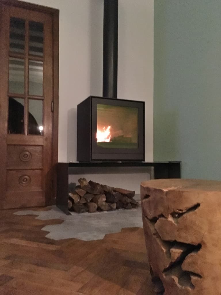 Banc pour poêle bois en métal sur mesure "ULTIMO" 