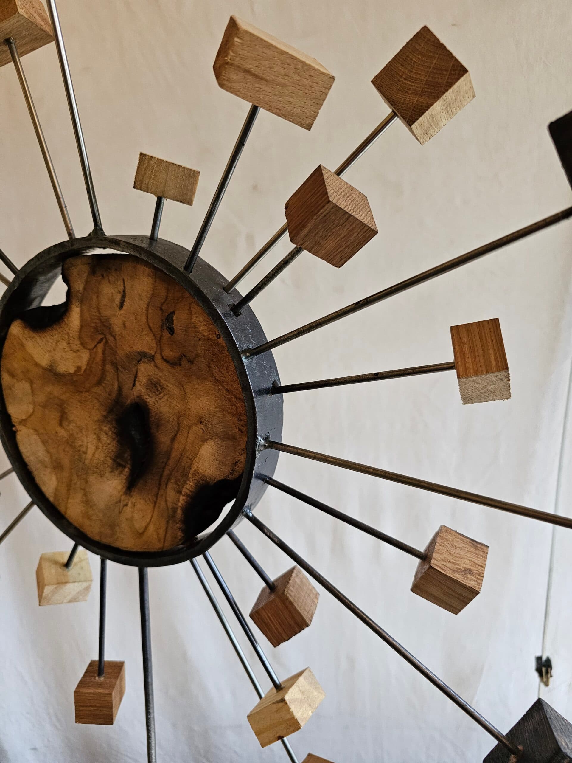 Sculpture "le portail du monde des bois"