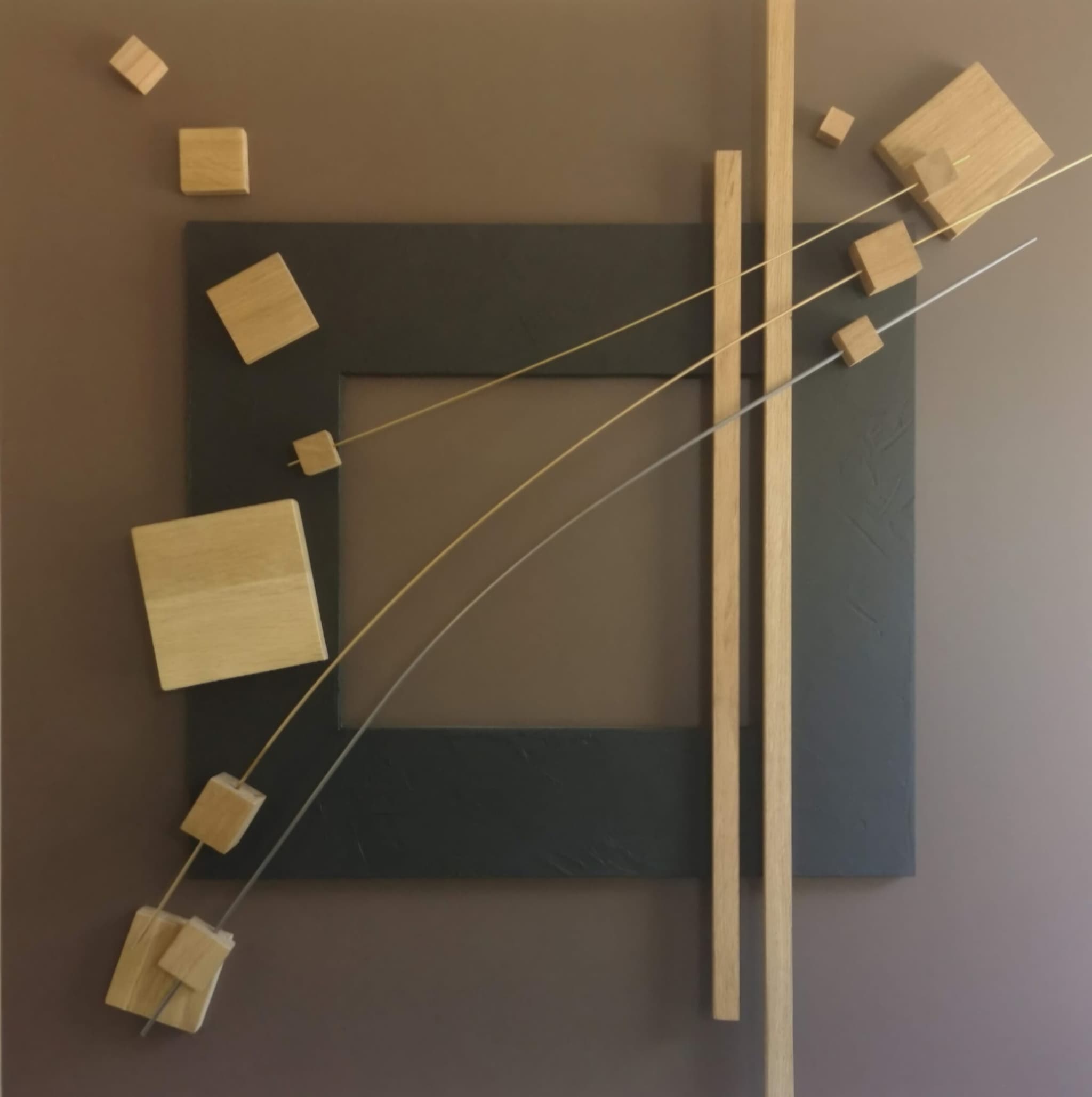 Tableau sculpture murale abstrait Infini Legno - Art français en chêne et laiton