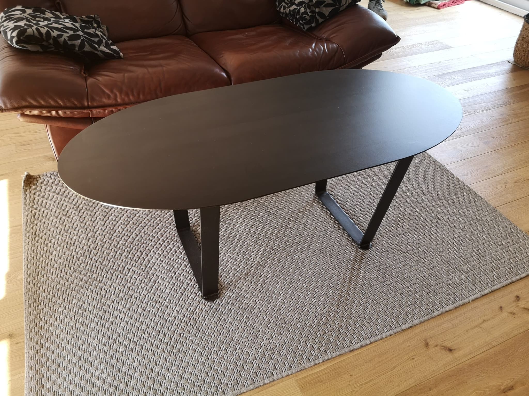 Table basse ovale design en métal " EMMA"