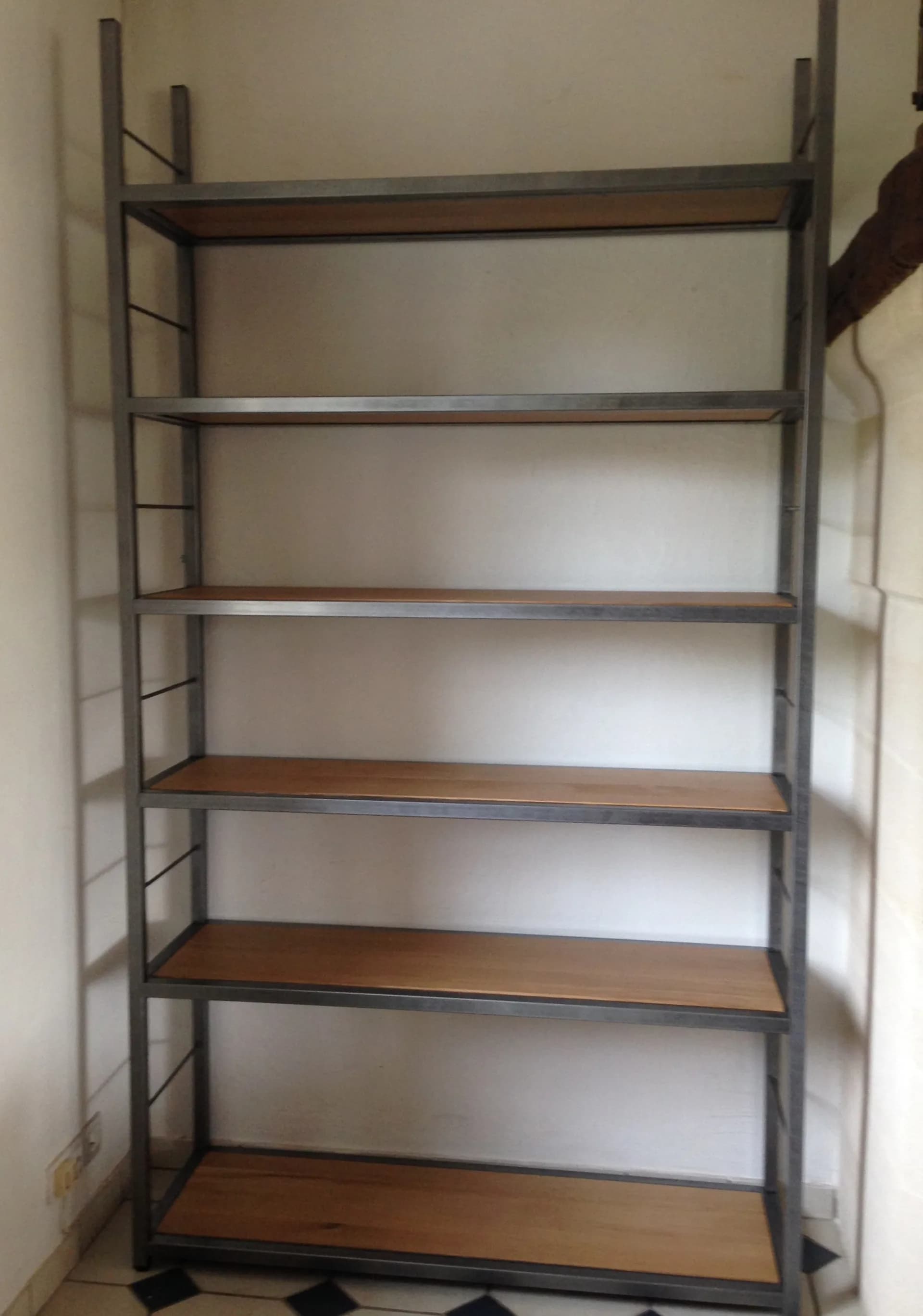 bibliotheque acier et bois