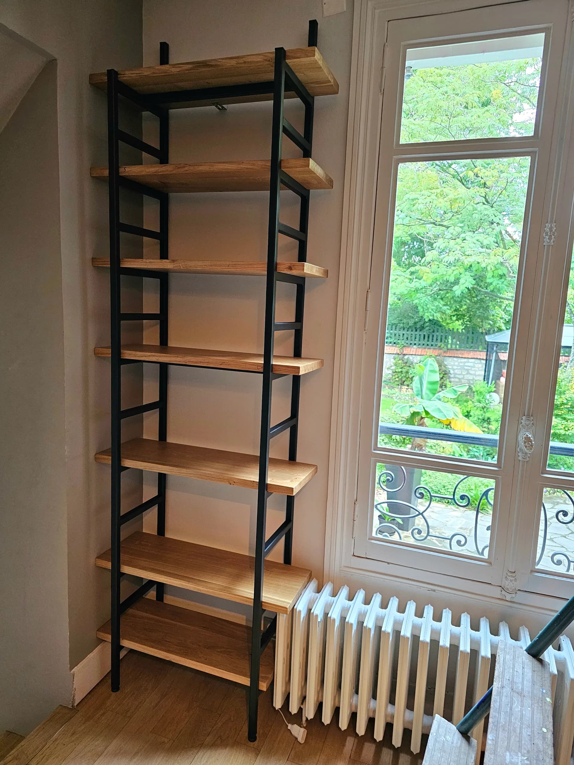 bibliotheque contemporaine en bois et metal sur mesure
