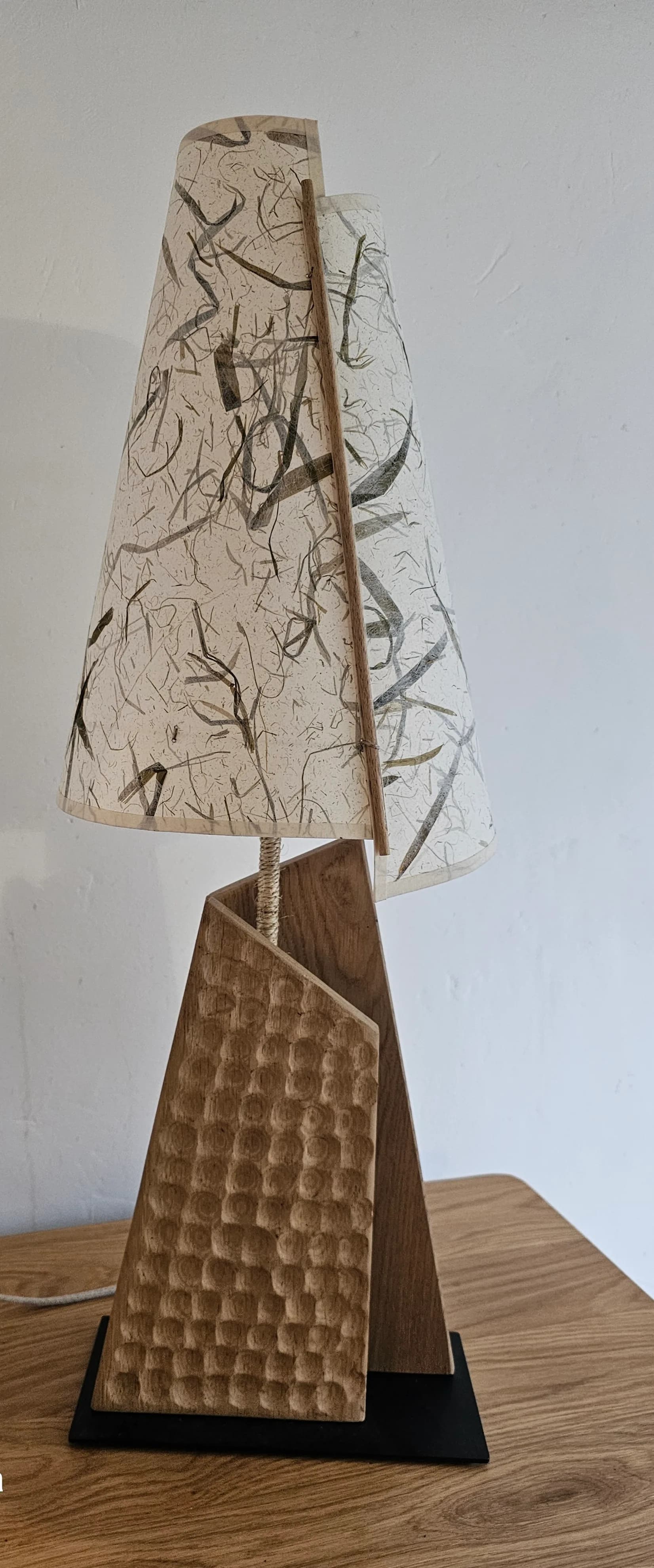 lampe chene massif et abat jour papier alma