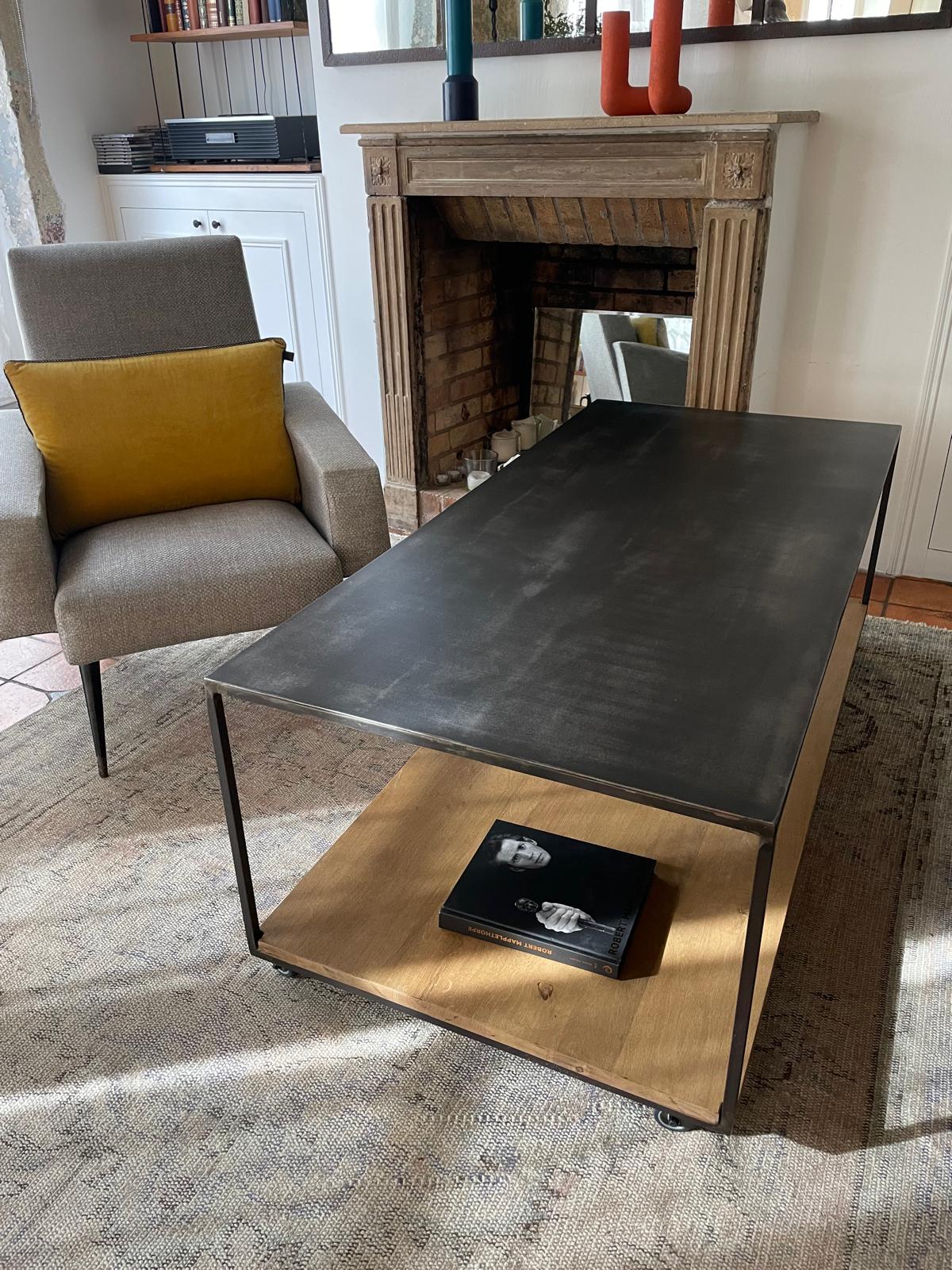 table basse sur roulettes chêne et métal Patine Ombres grise