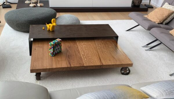 Table basse gigogne en chêne massif et métal patiné rouille sur roulettes "GÉOMÉTRIE CHÊNE "