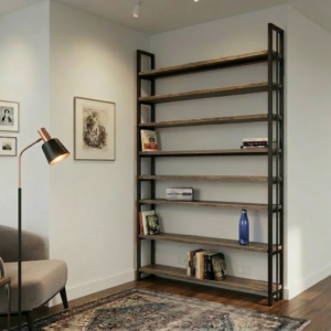 Etagère, Bibliothèque sur mesure Scala en chêne massif vieilli gris et structure acier noir dans un salon chic contemporain.