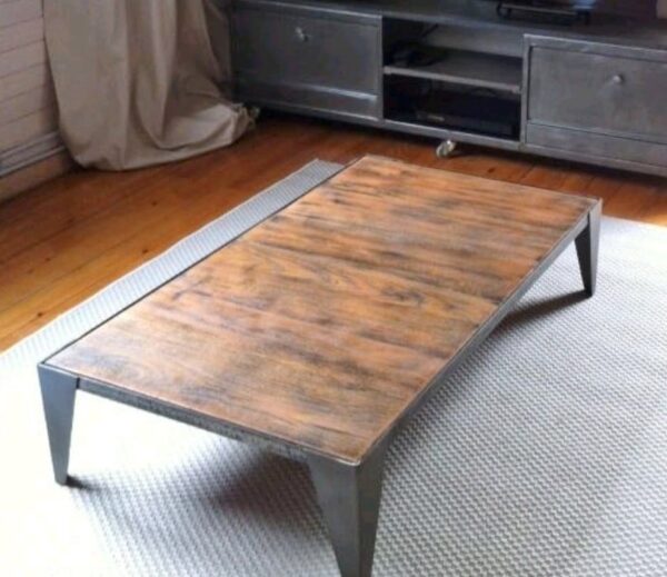 table basse style industriel en bois massif et métal, Made in France et sur mesure