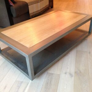 Table basse Rectangulaire en métal et bois massif sur roulettes "CHARME"