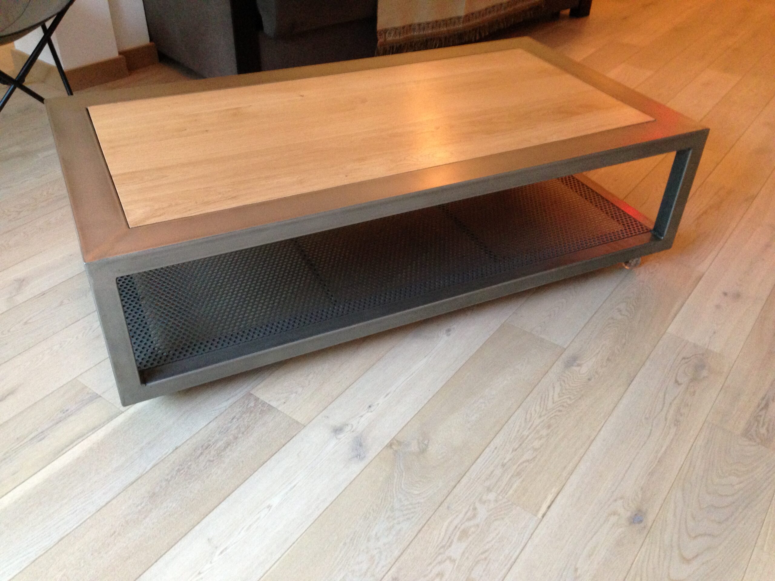 Table basse Rectangulaire en métal et bois massif sur roulettes "CHARME" – Image 2