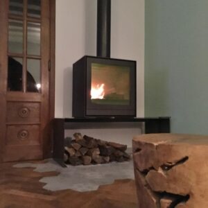 Banc élégant pour poêle a bois ou pellet sur mesure en métal "ULTIMO"
