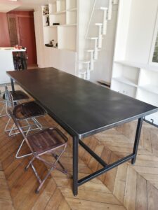 table repas style industriel sur mesure en métal patiné anthracite- Pieds demontables