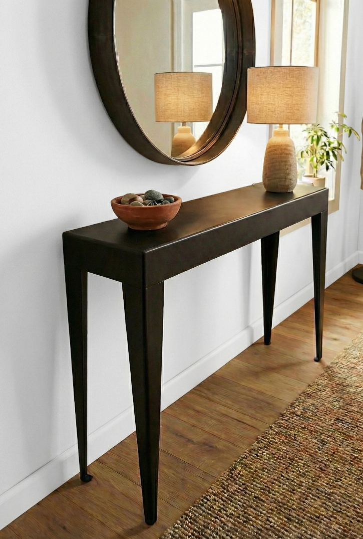 Console d'entrée chic contemporaine en métal noir mat aux pieds fuselés design