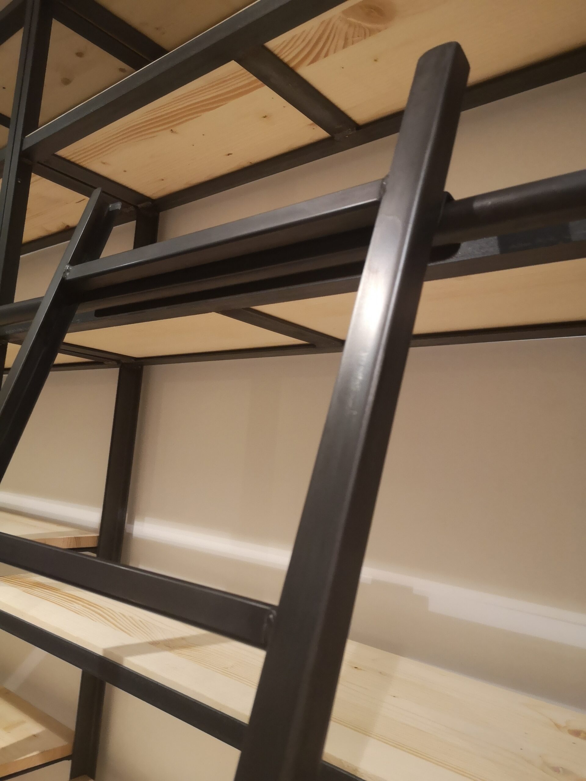 bibliothèque style industriel Chaumont détails de l'échelle en métal